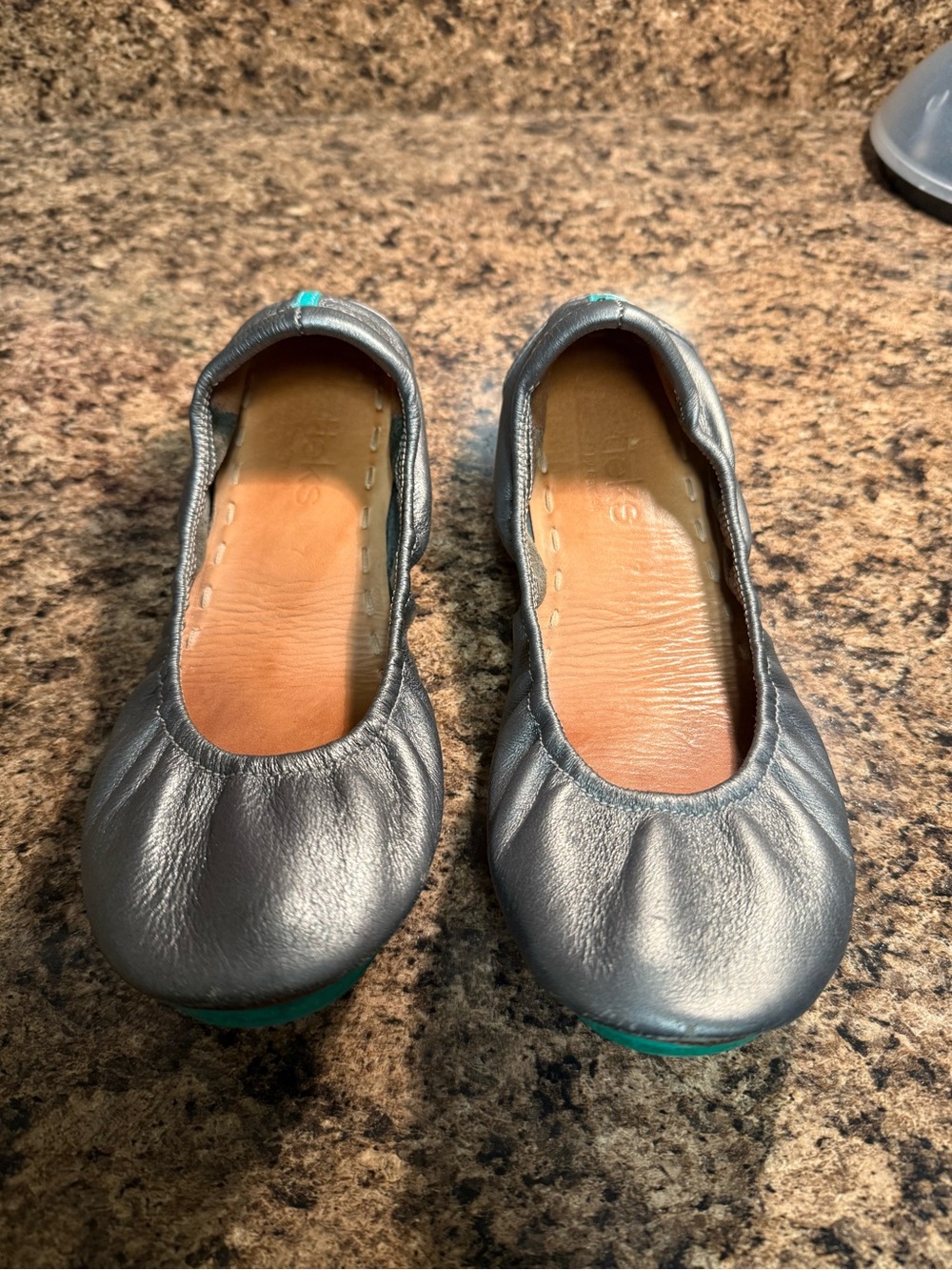 TKEES Silver Slide with Camel Insole